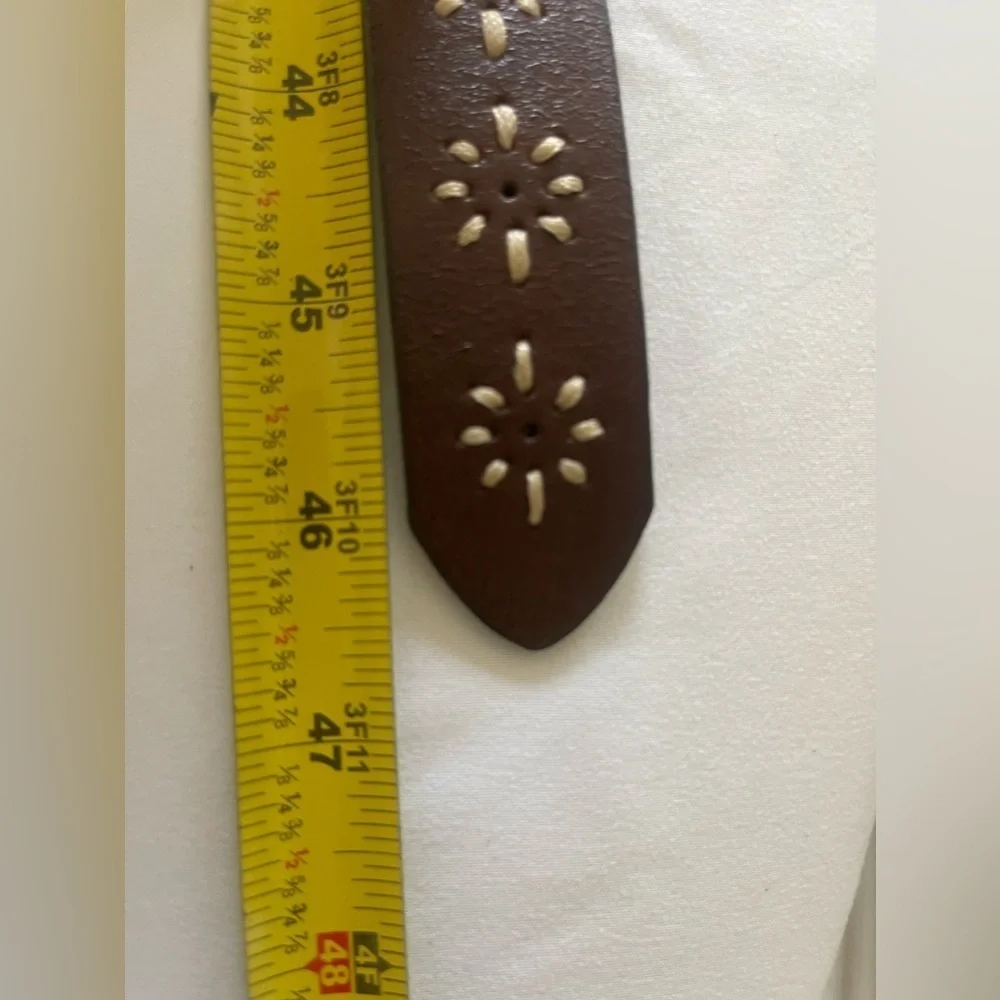Floral embroidery belt
